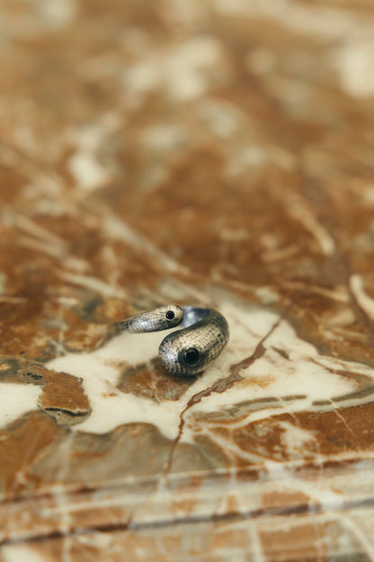 Anel Kahlo Silver black onyx Cata Vassalo