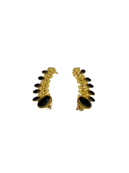 Brincos Queen Fenix earcuff com pedras pretas e banhados a ouro